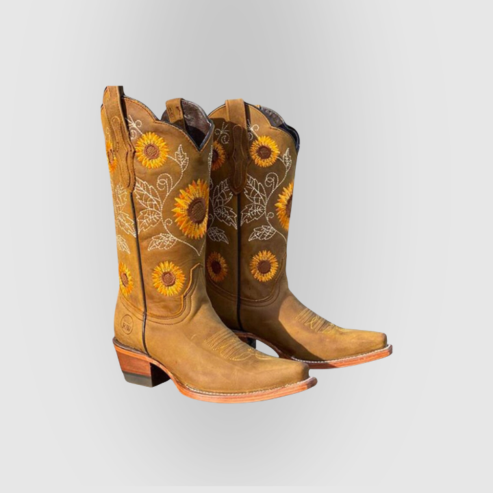 Victoria | Chic Western-Inspired Boots